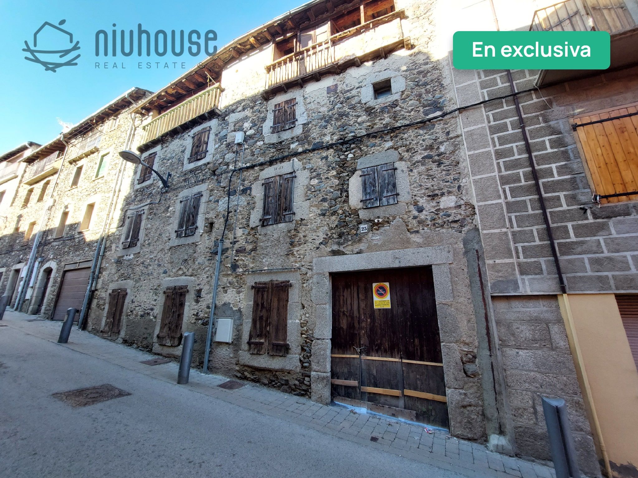 Exterior view of Building for sale in Llívia