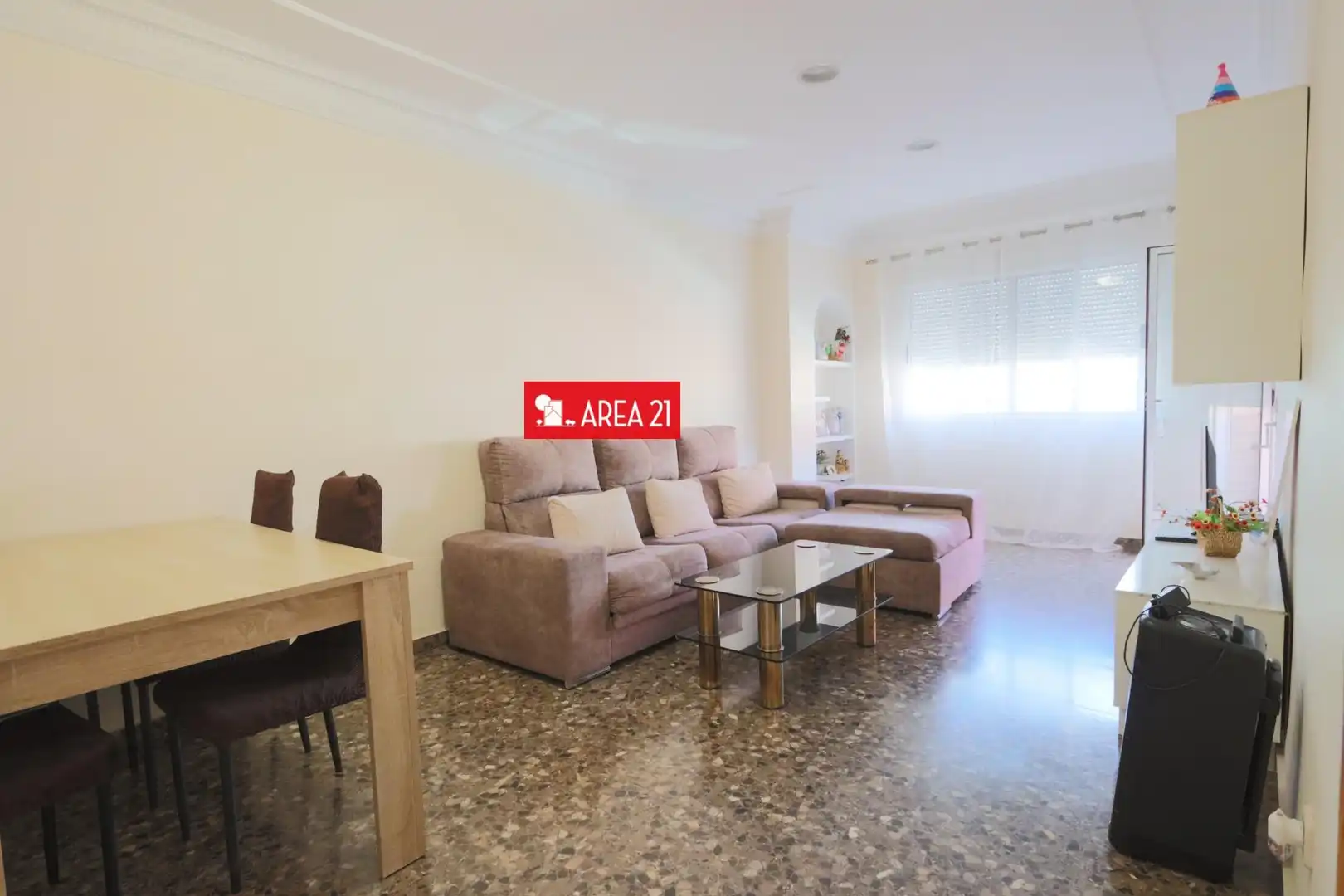 Sala de estar de Piso en venta en La Pobla de Vallbona con Trastero y Balcón