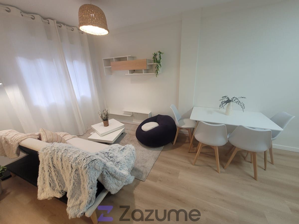 Sala d'estar de Pis de lloguer en Valladolid Capital amb Calefacció, Parquet i Moblat