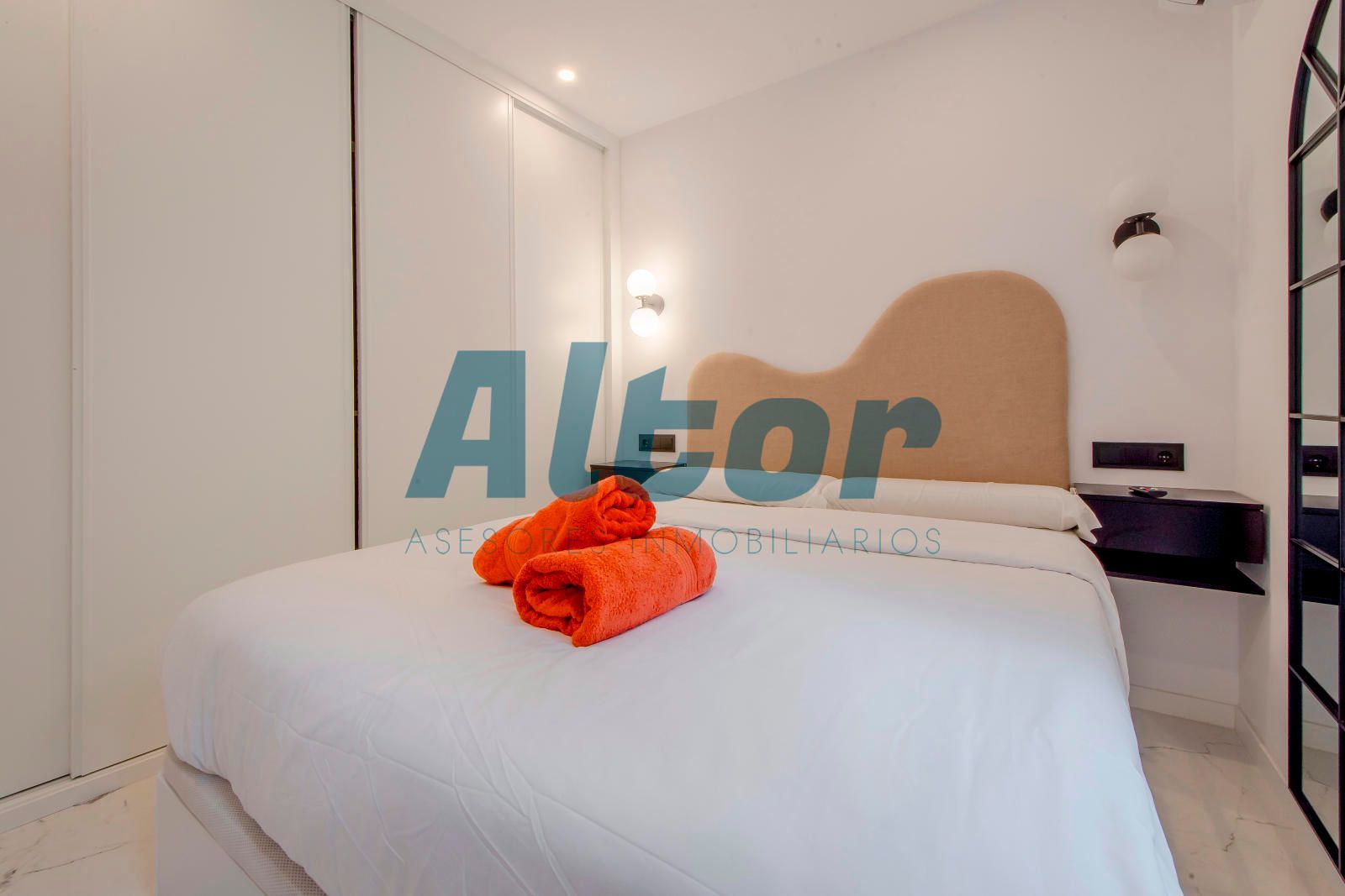 Flat for sale in MONTSERRAT, Universidad - Malasaña