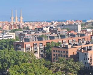 Exterior view of Flat for sale in  Barcelona Capital  with Furnished and Balcony