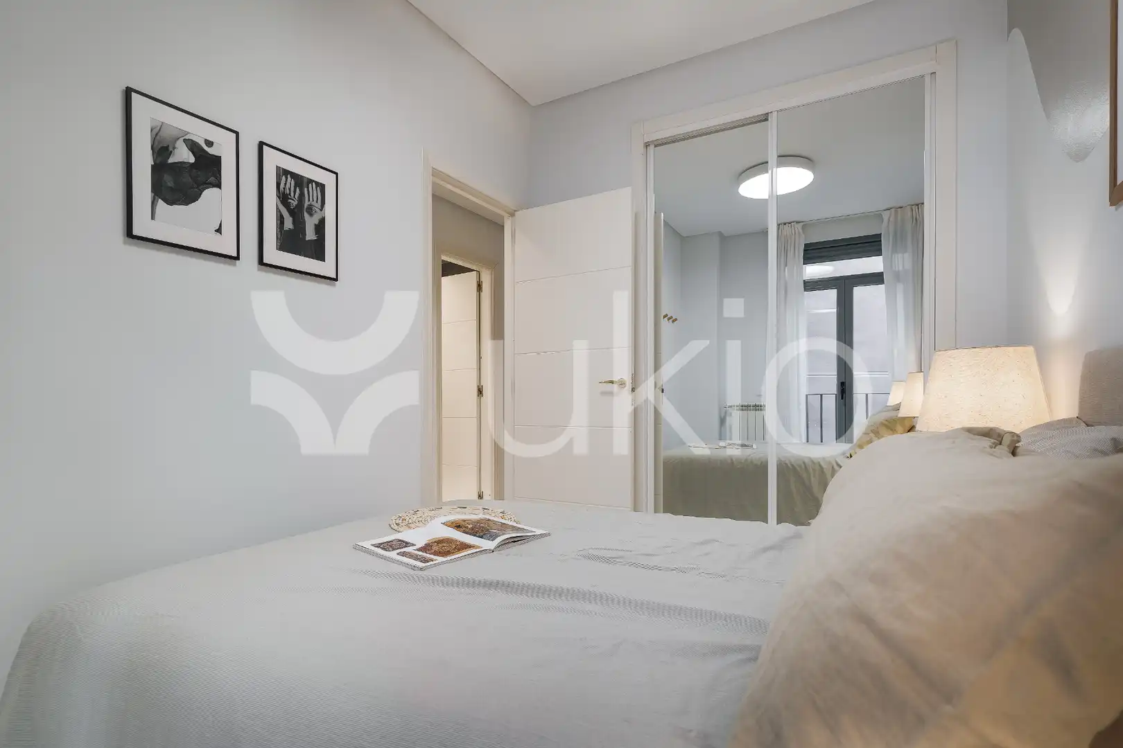 Dormitori de Apartament de lloguer en Madrid amb Aire condicionat, Calefacció i Moblat