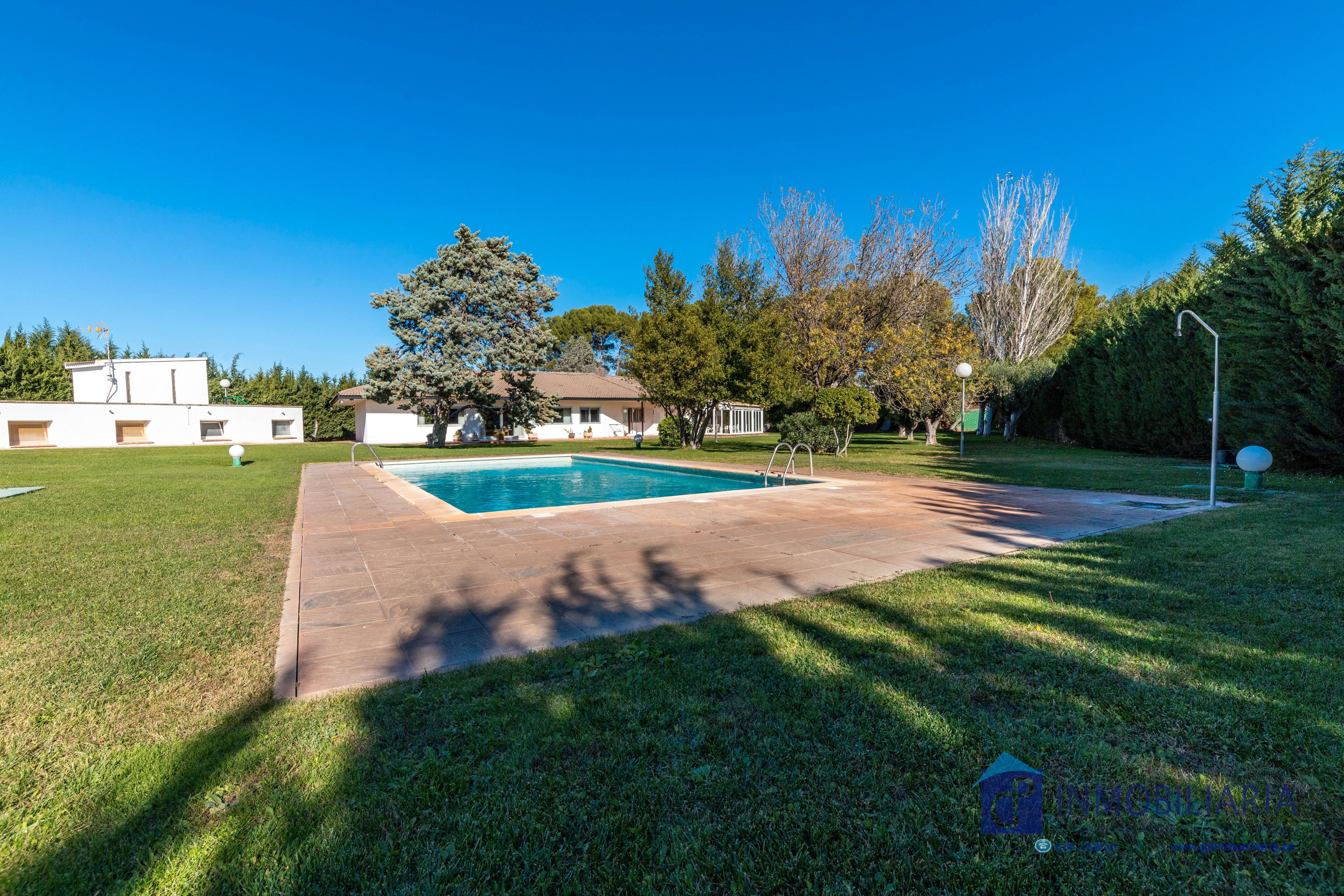 Piscina de Casa o xalet en venda en  Zaragoza Capital amb Aire condicionat, Calefacció i Jardí privat