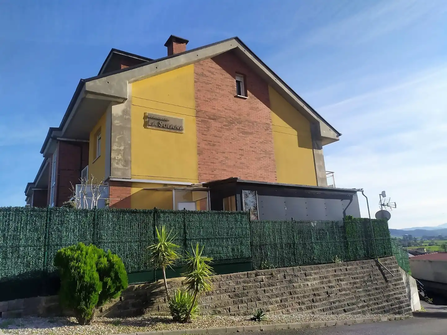 Vista exterior de Pis en venda en Miengo amb Calefacció, Parquet i Terrassa