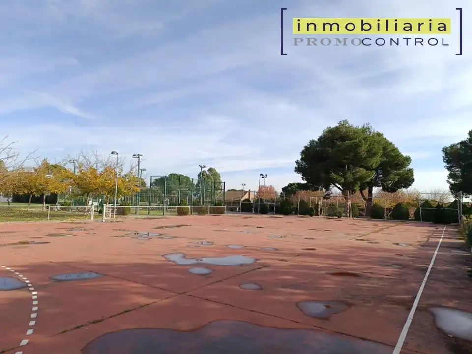 Chalet con terraza en venta en Calle Río Aragón 4, imagen 30