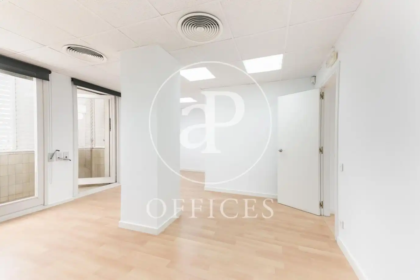 Office space with lift to rent in Avinguda Diagonal