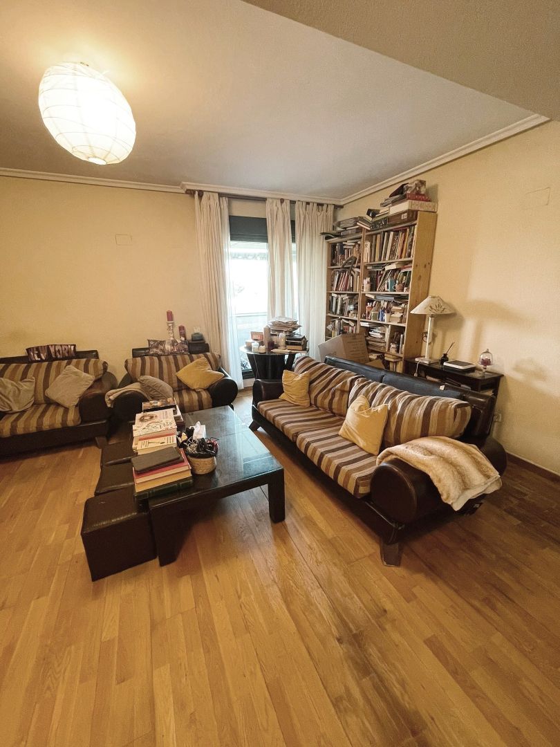 Living room of Duplex for sale in Pozuelo de Alarcón  with Air Conditioner, Heating and Parquet flooring
