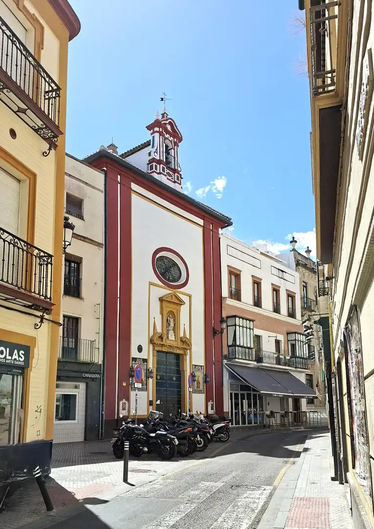 Vista exterior de Dúplex en venda en Sevilla amb Aire condicionat i Balcó