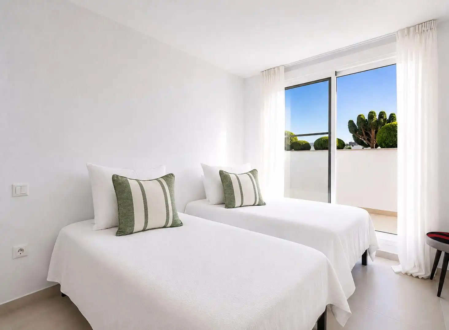 Schlafzimmer von Wohnungen zur Miete in Sotogrande mit Klimaanlage, Heizung und Terrasse