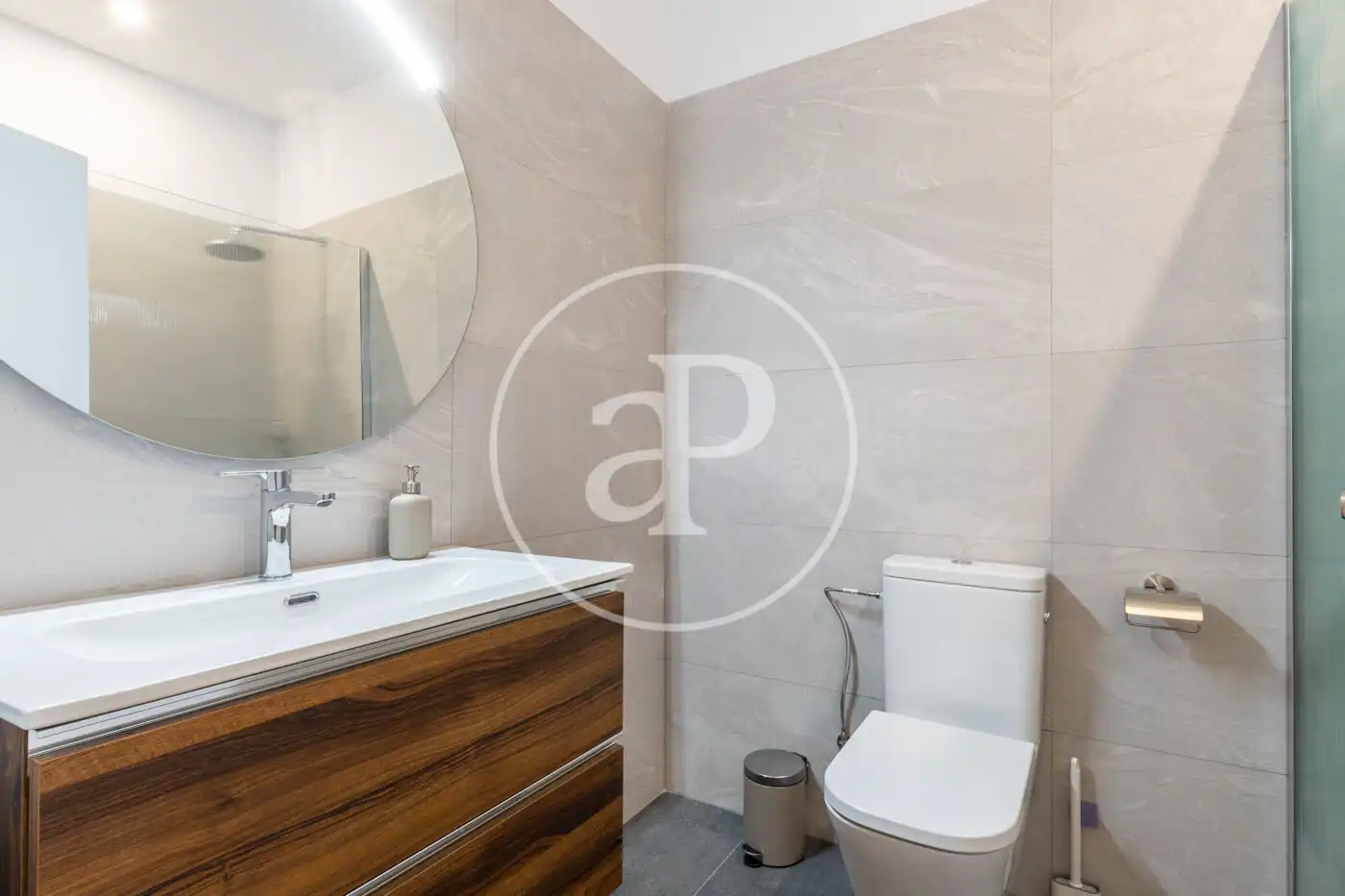 Baño de Piso de alquiler en Valencia con Aire acondicionado, Calefacción y Amueblado