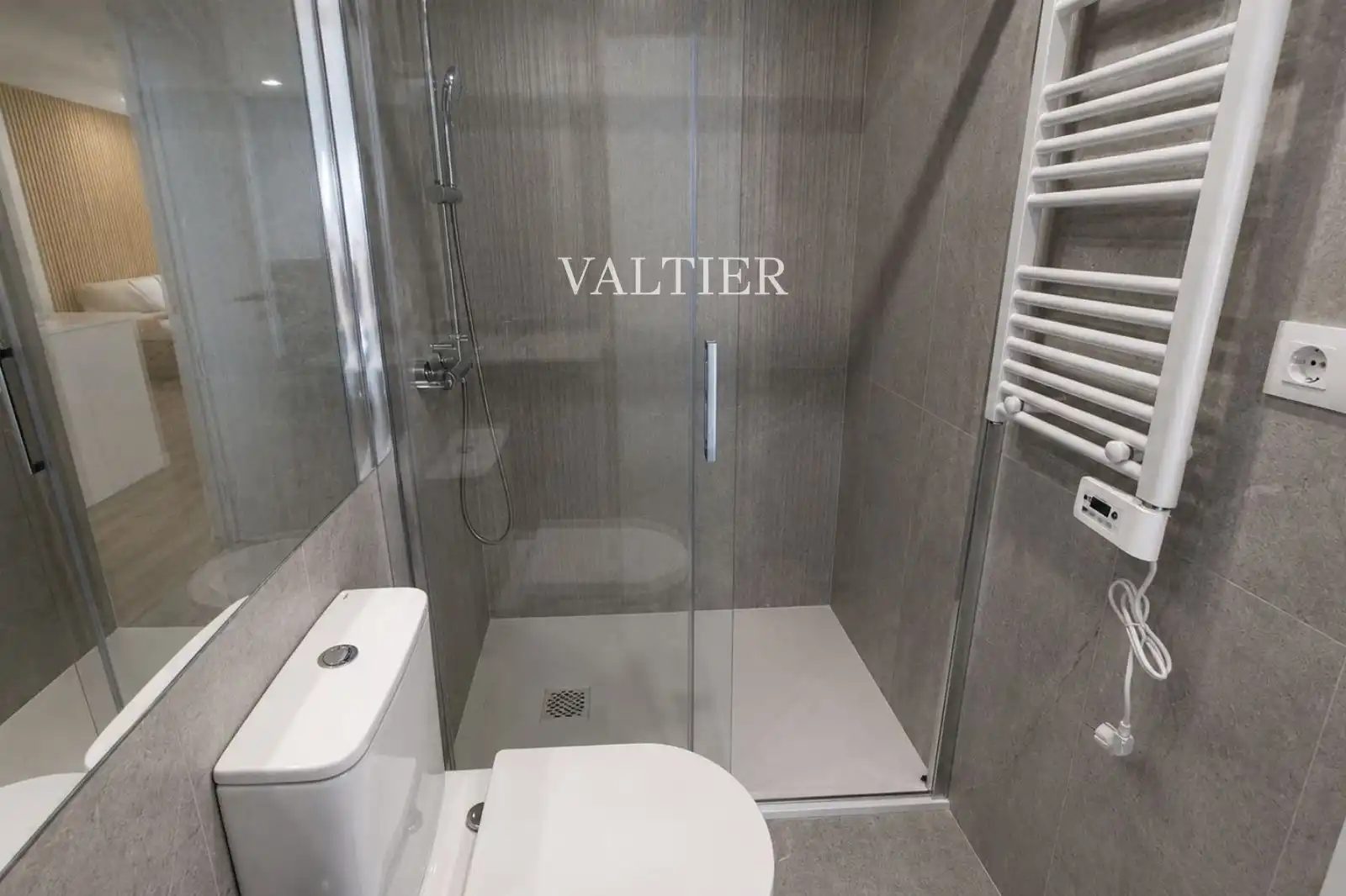 Bathroom of Flat for rent in Madrid  with Air Conditioner, Heating and Furnished
