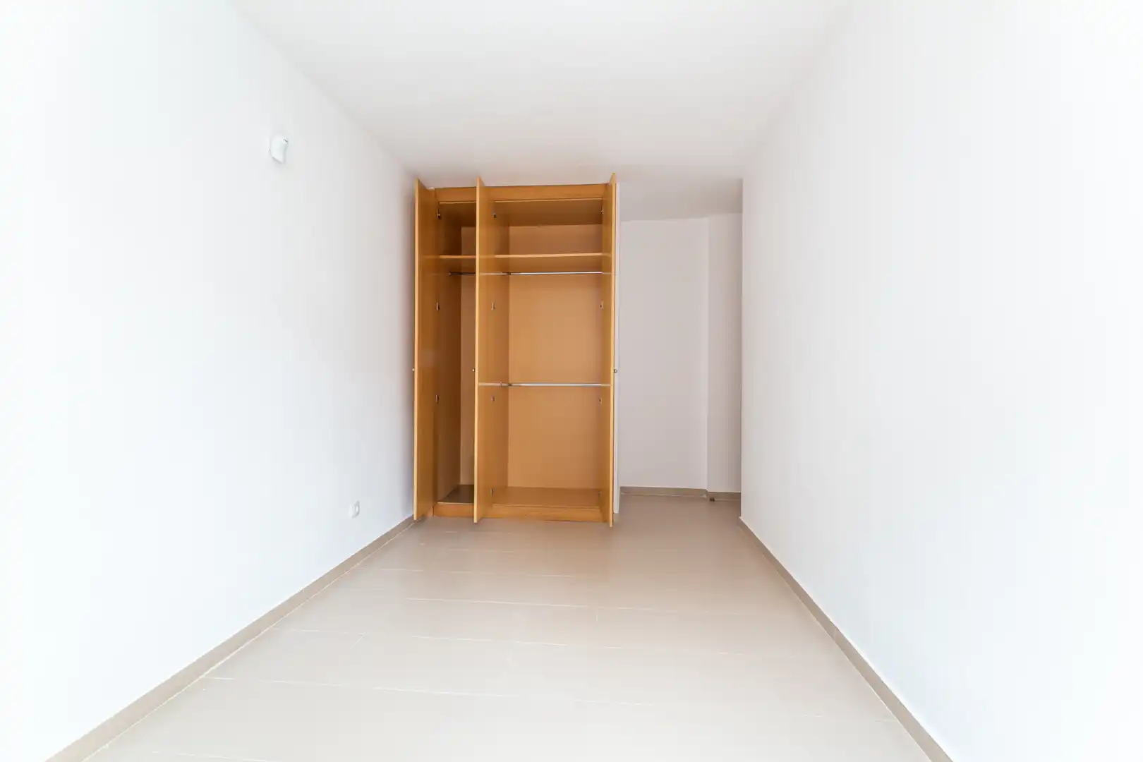 Habitación de Piso en venta en Madrid con Calefacción, Trastero y Horno
