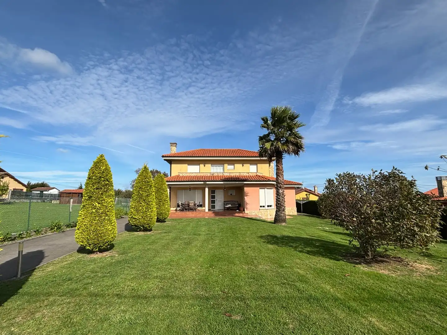 Exterior view of Houses for sale in Villaviciosa  with Heating, Private garden and Parquet flooring