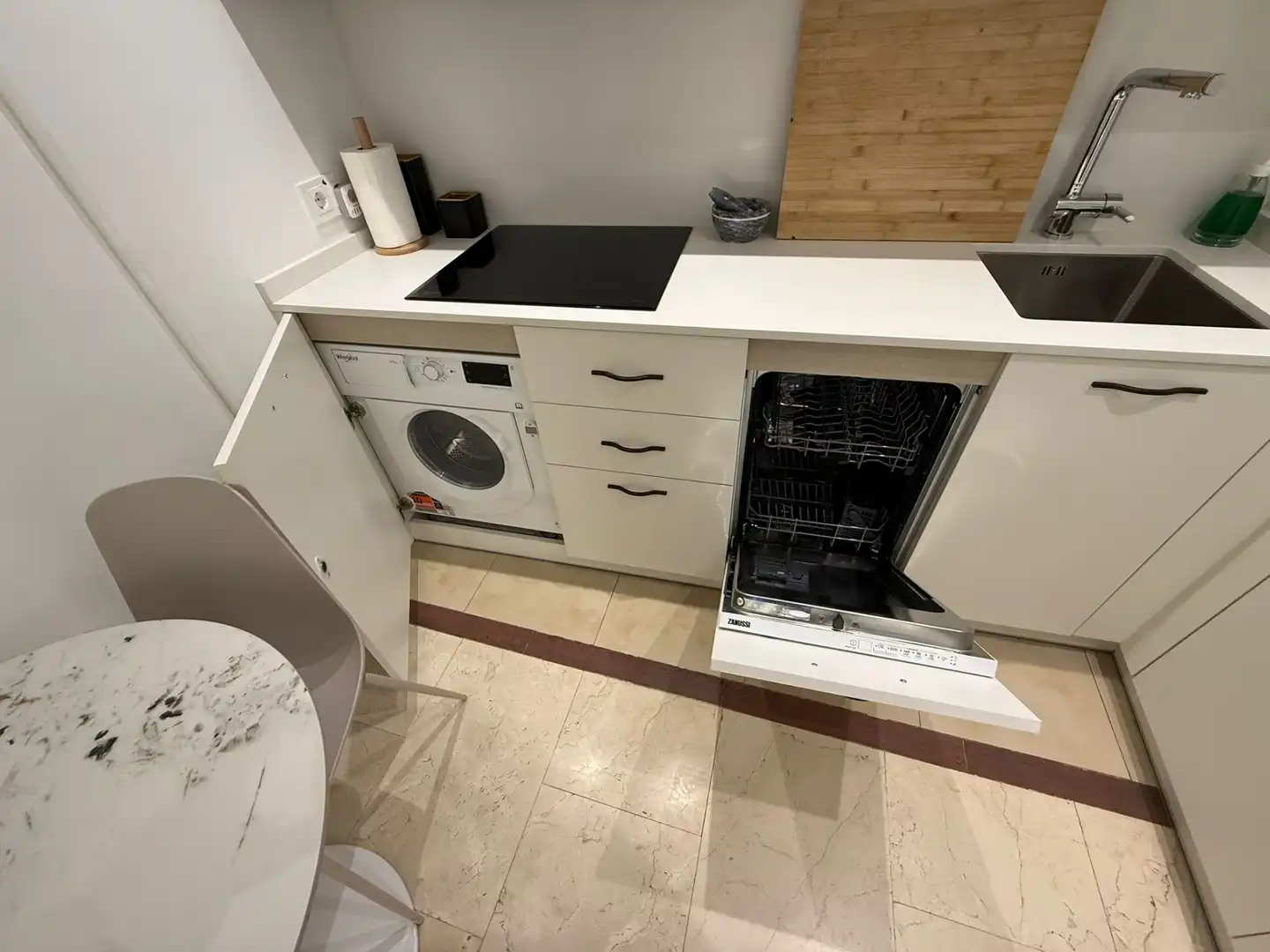 Cuina de Apartament de lloguer en Madrid amb Calefacció, Moblat i Forn