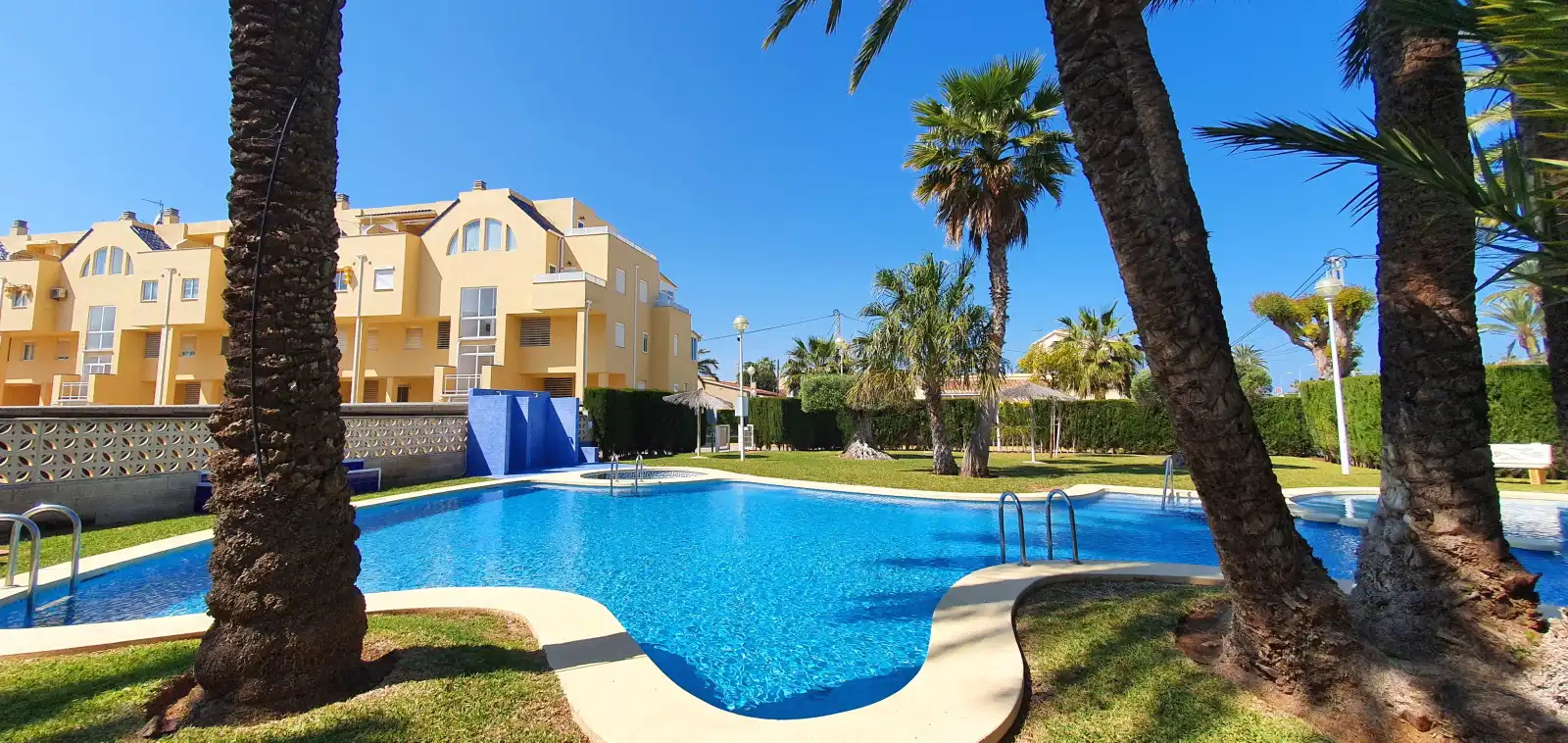 Piscina de Apartamento de alquiler en Dénia con Aire acondicionado, Calefacción y Terraza