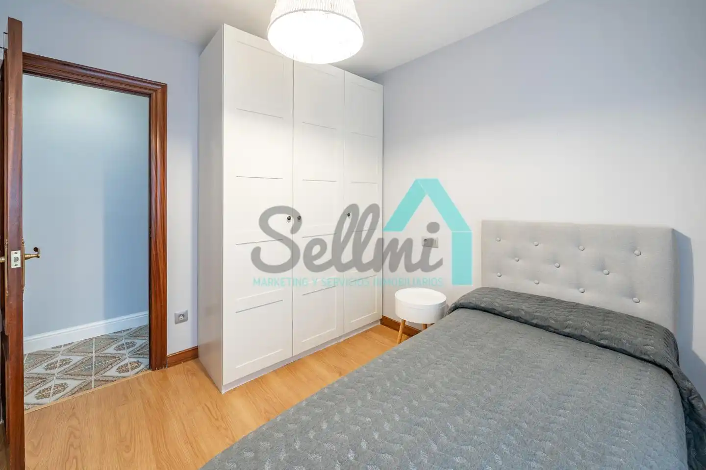 Bedroom of Flat for rent in Gijón   with Heating, Terrace and Furnished