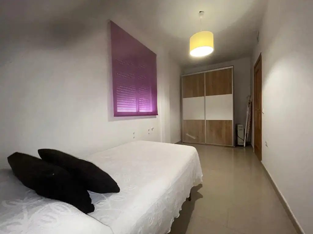 Dormitori de Apartament de lloguer en Villanueva de la Serena amb Aire condicionat, Traster i Moblat
