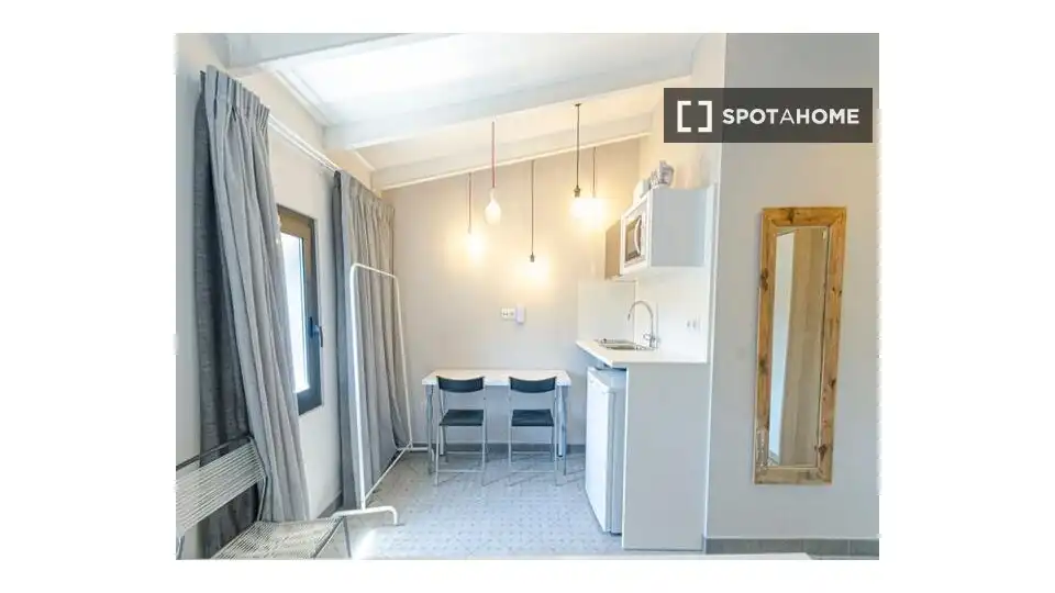 Bedroom of Flat for rent in Barcelona  with Air Conditioner, Heating and Furnished