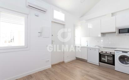 Bedroom of Flat for sale in  Madrid Capital  with Air Conditioner, Heating and Oven