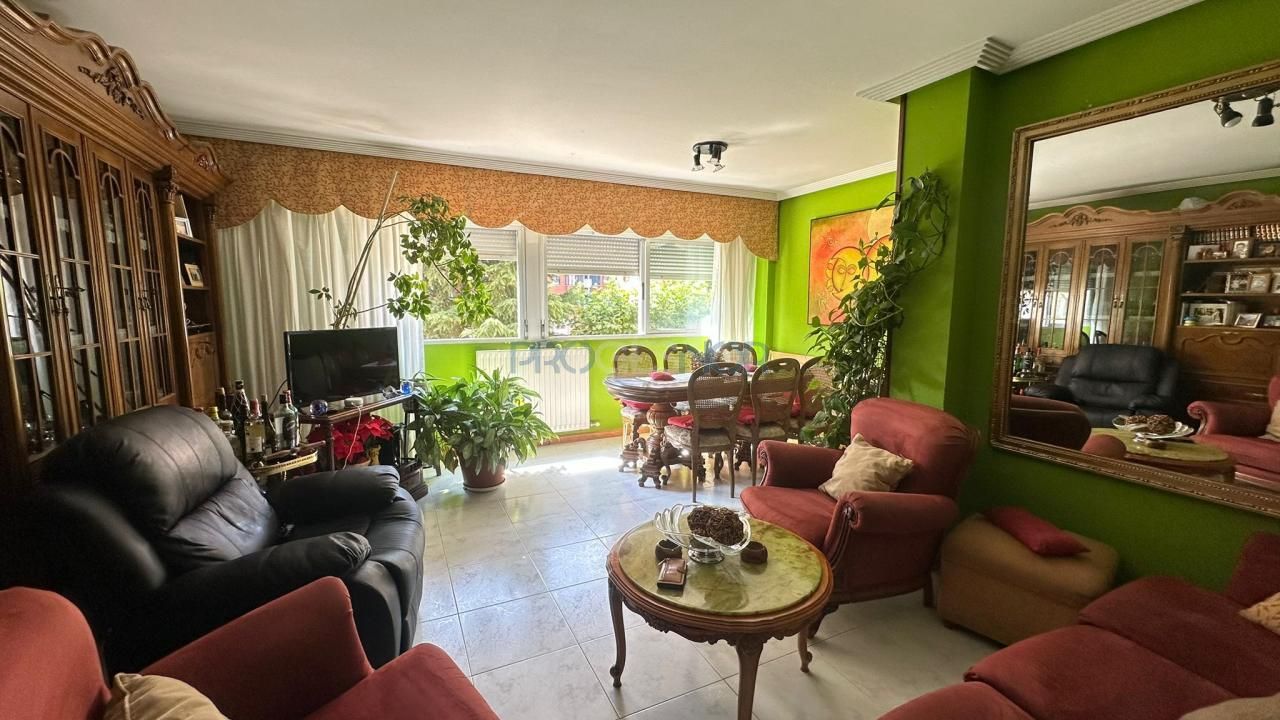 Vista exterior de Pis en venda en León Capital  amb Calefacció i Traster