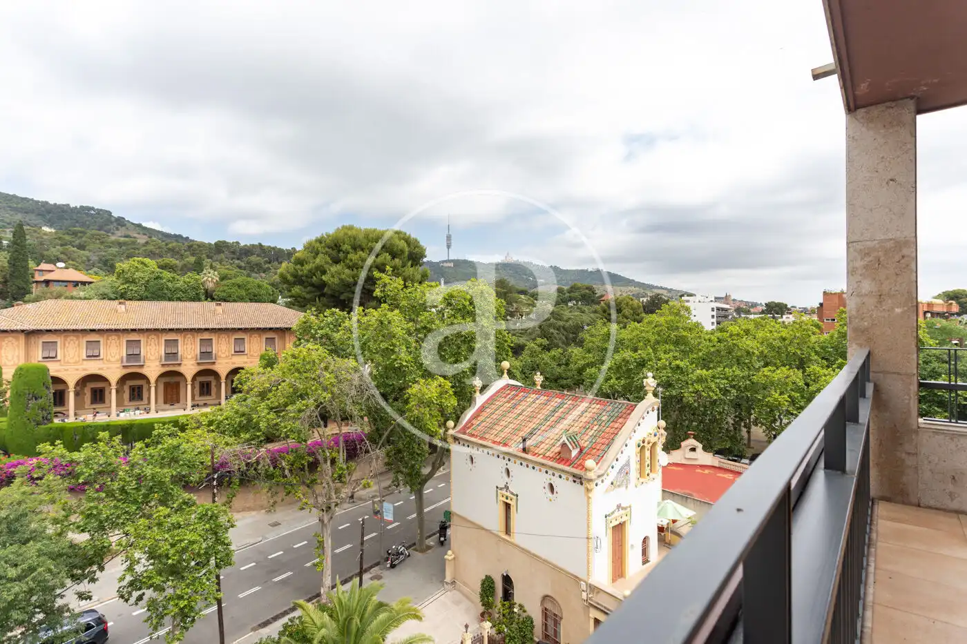 Vista exterior de Piso de alquiler en Barcelona con Aire acondicionado, Calefacción y Jardín privado
