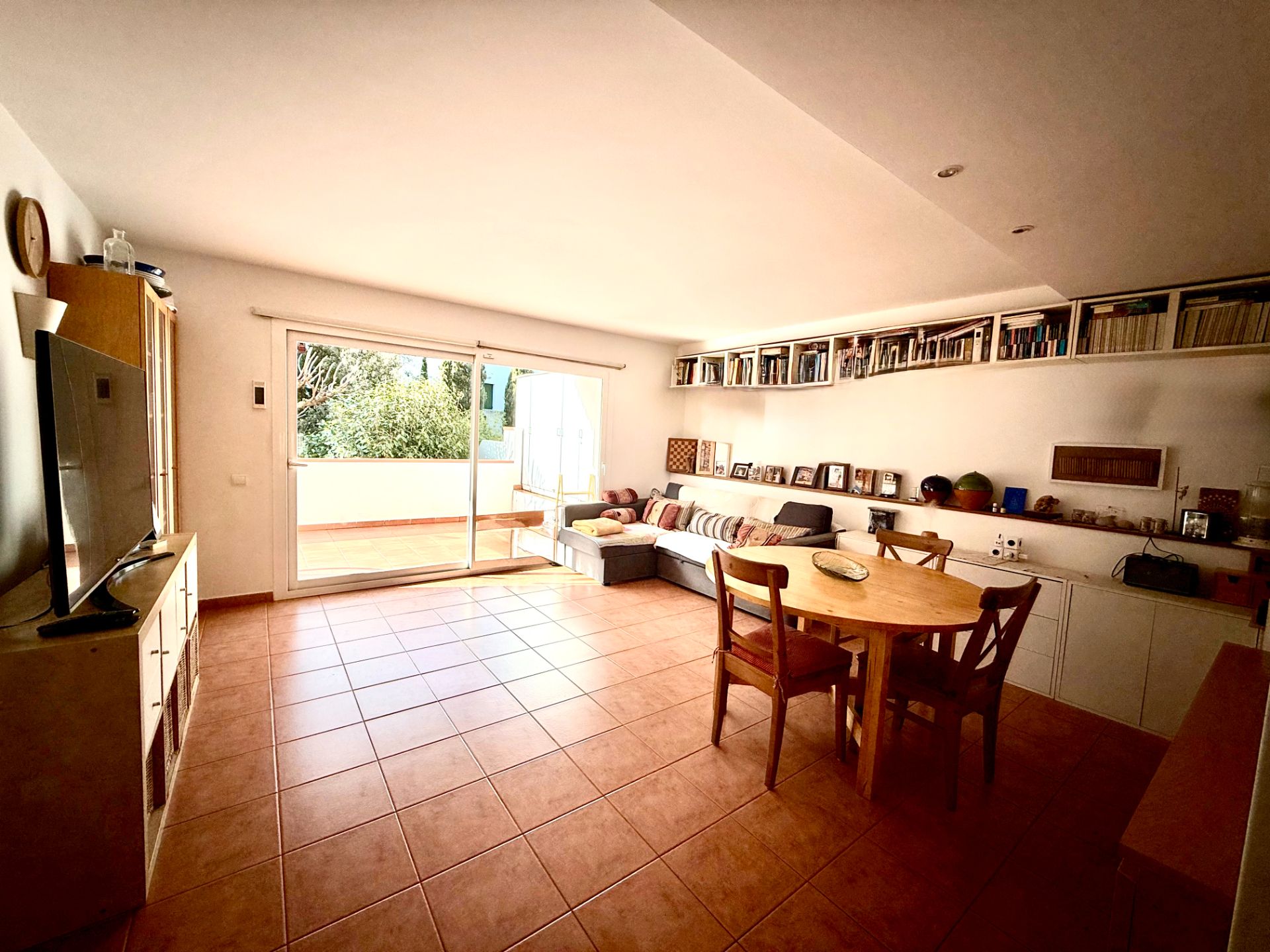 Wohnzimmer von Wohnungen zum Verkauf in Cadaqués mit Klimaanlage, Terrasse und Möbliert