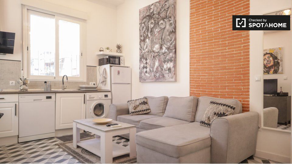 Living room of Flat to rent in  Madrid Capital  with Air Conditioner, Heating and Furnished