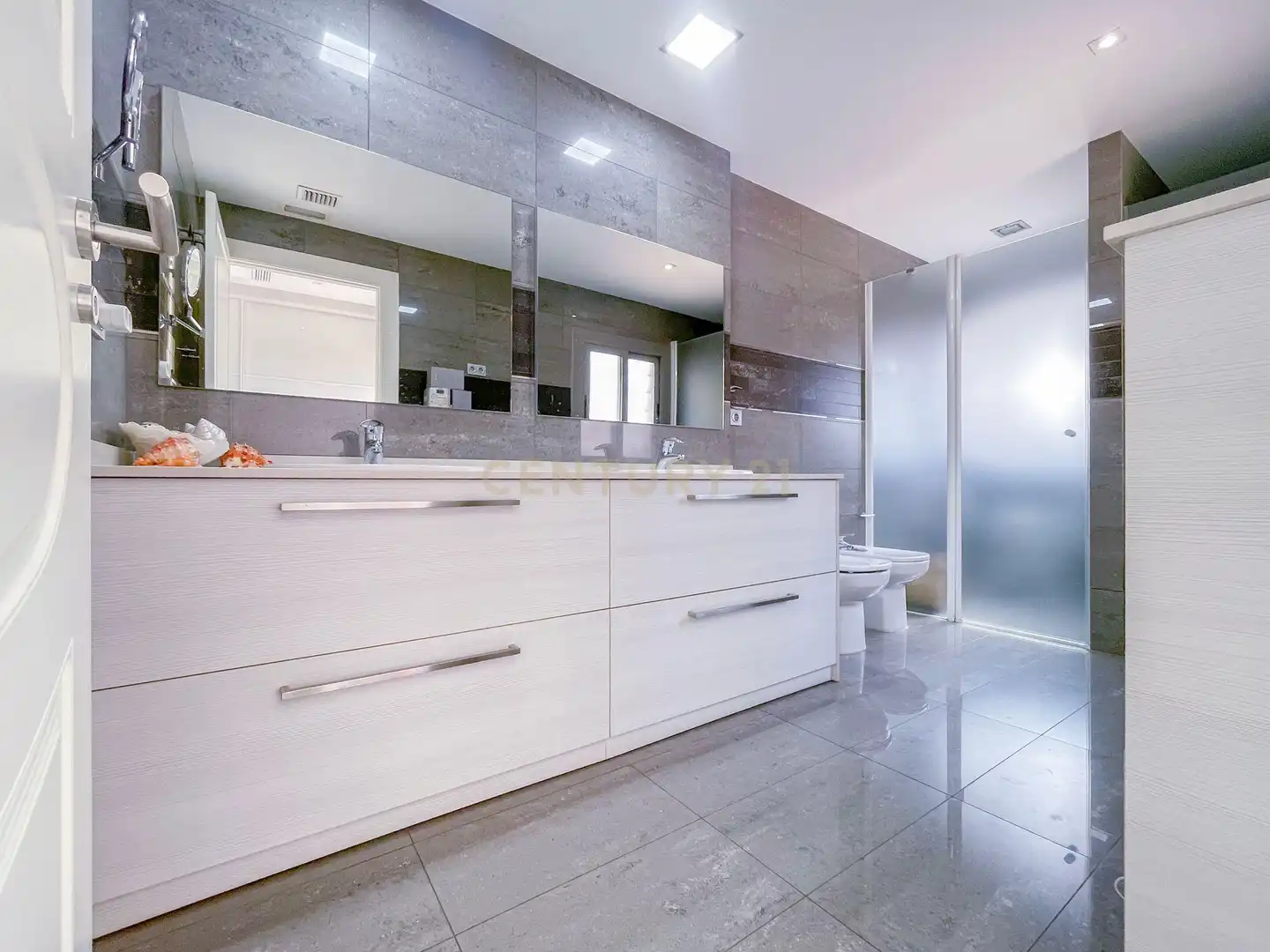 Bathroom of Houses for sale in Mataró