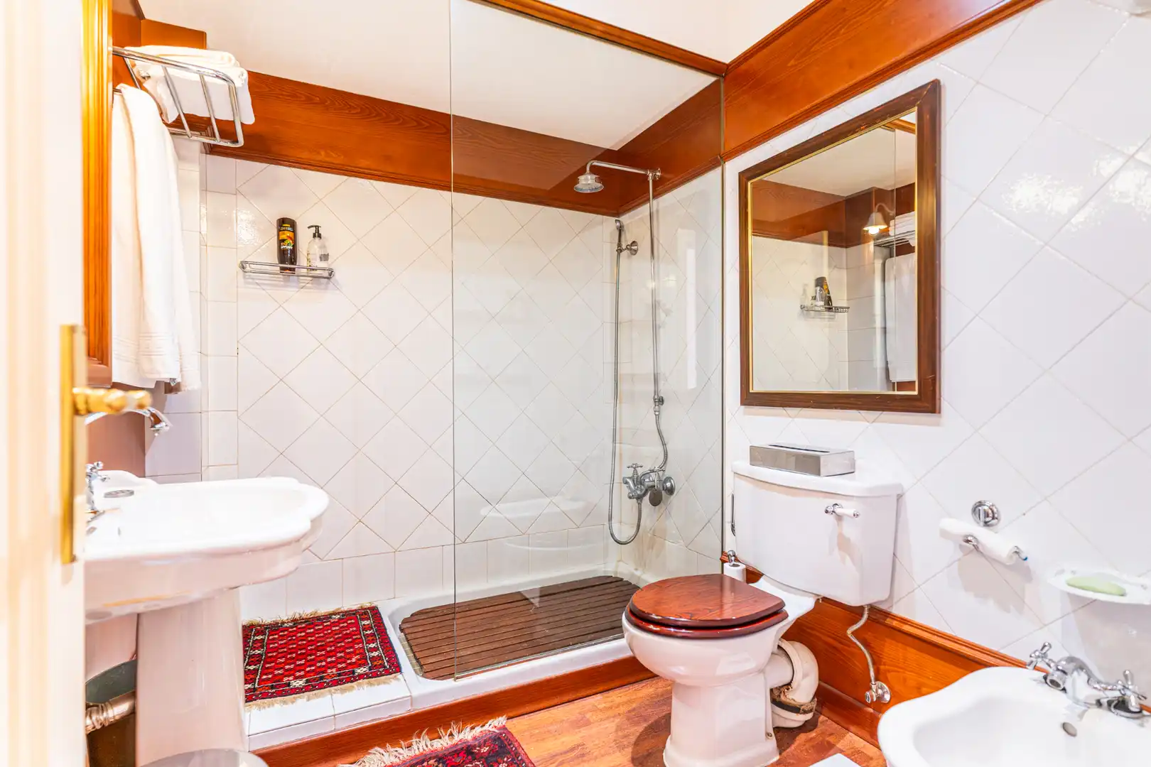 Bathroom of Detached homes for sale in Las Rozas de Madrid  with Air Conditioner, Heating and Private garden
