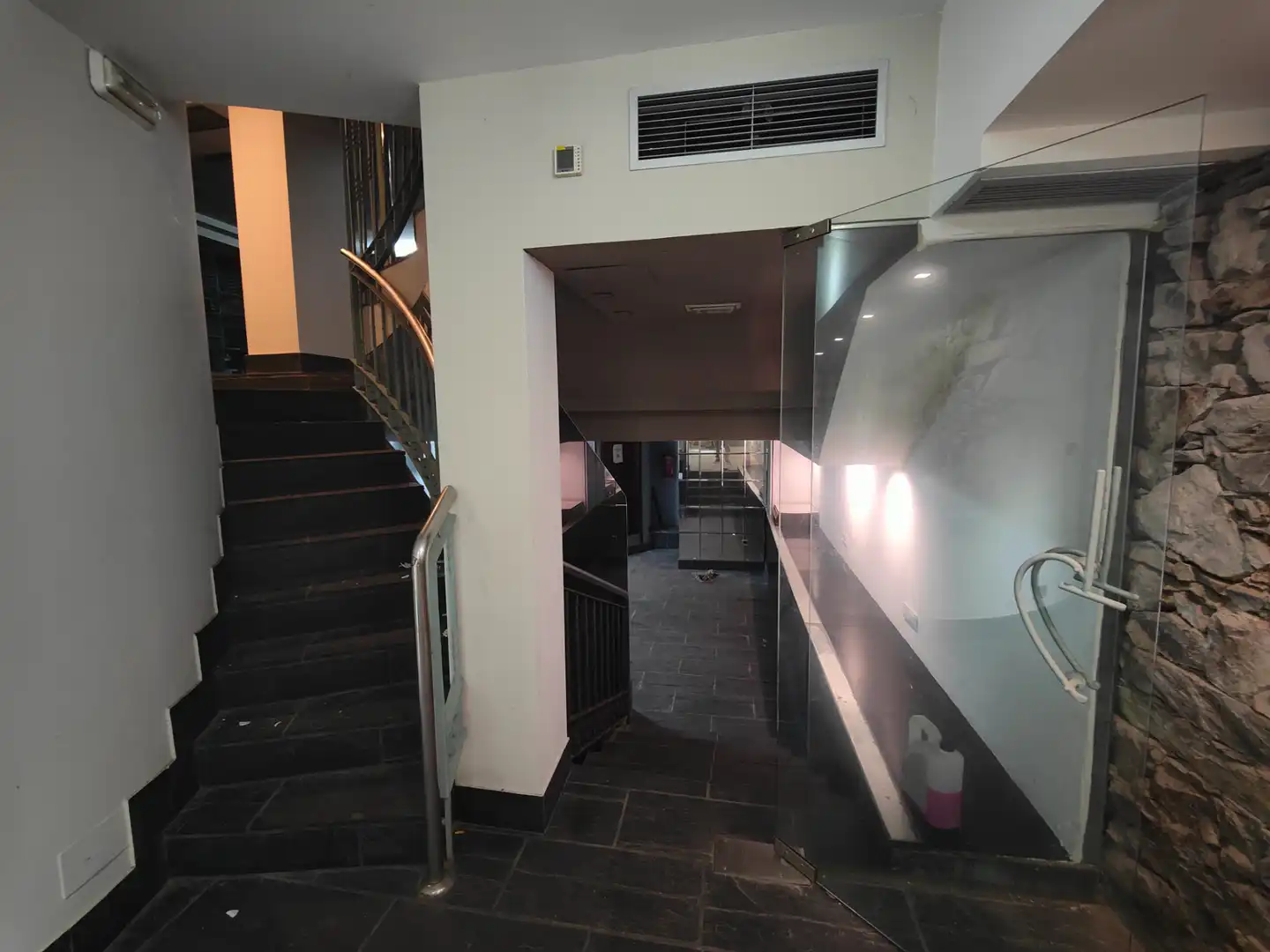 Commercial properties for rent in Vigo   with Air Conditioner