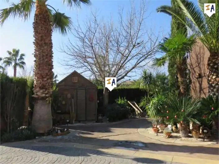 Jardí de Casa o xalet en venda en Jaén amb Aire condicionat, Traster i Piscina