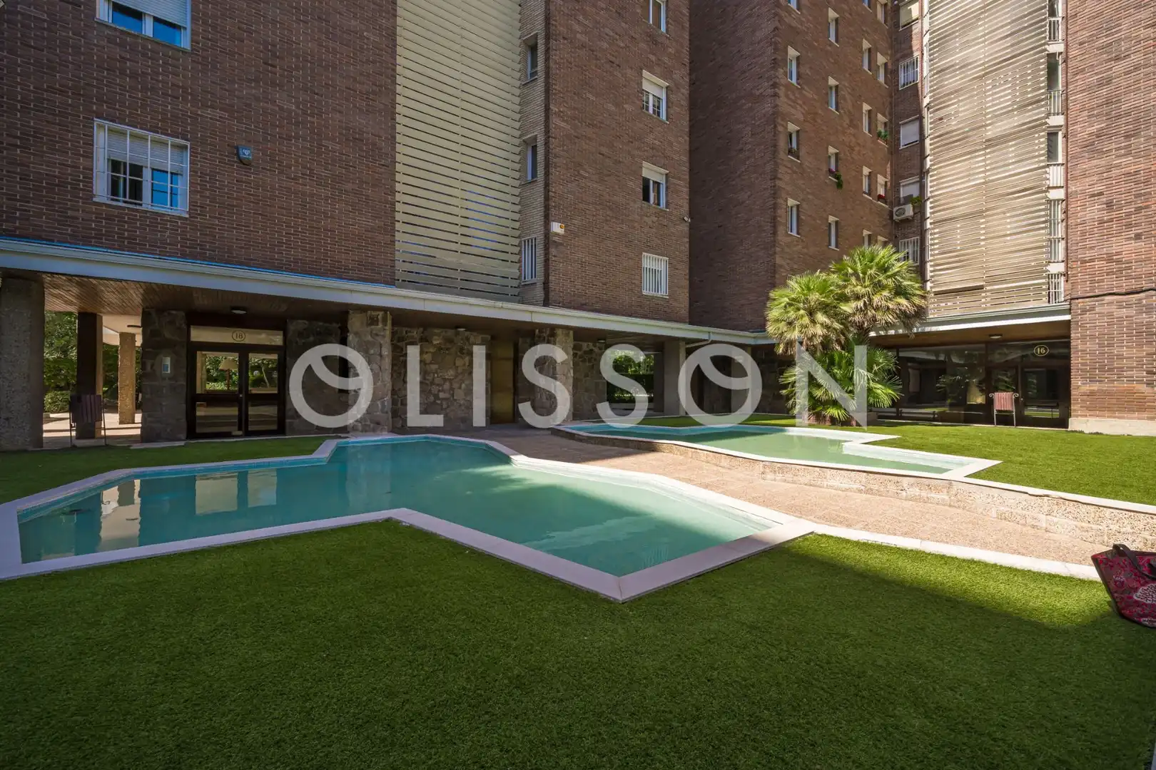 Piscina de Apartament en venda en Madrid amb Aire condicionat i Traster