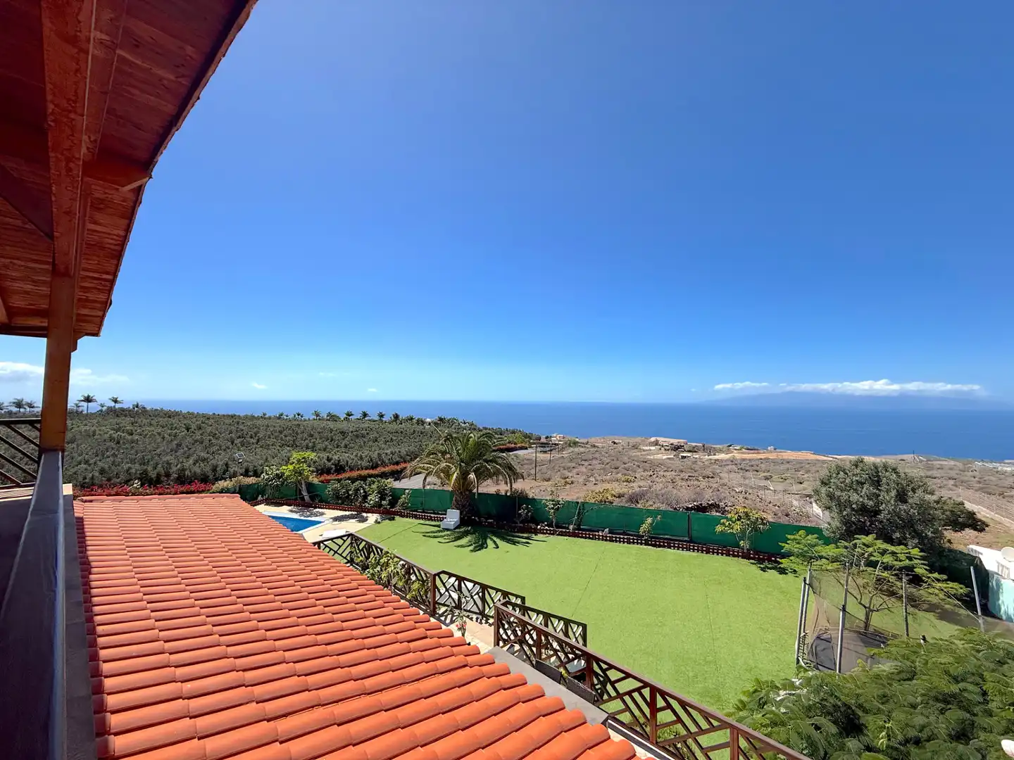 Vista exterior de Casa o xalet en venda en Adeje amb Aire condicionat, Jardí privat i Terrassa