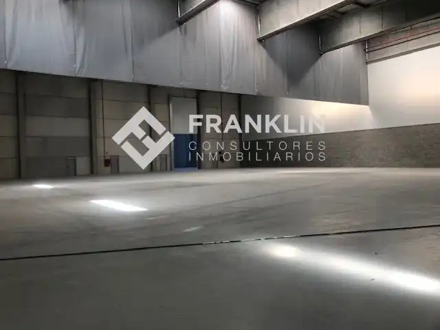 Parkplatz von Fabrikhallen zur Miete in Celrà