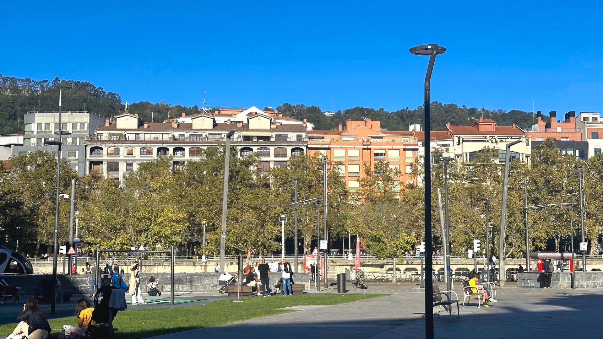 Vista exterior de Pis de lloguer en Bilbao  amb Calefacció, Traster i Moblat