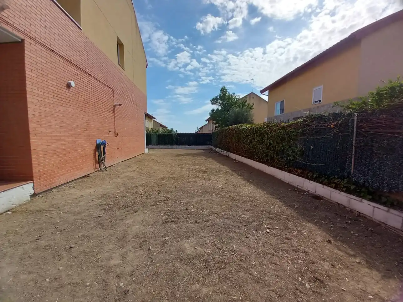 Einfamilien-Reihenhaus zum Verkauf in Cubas de la Sagra mit Klimaanlage, Heizung und Privatgarten