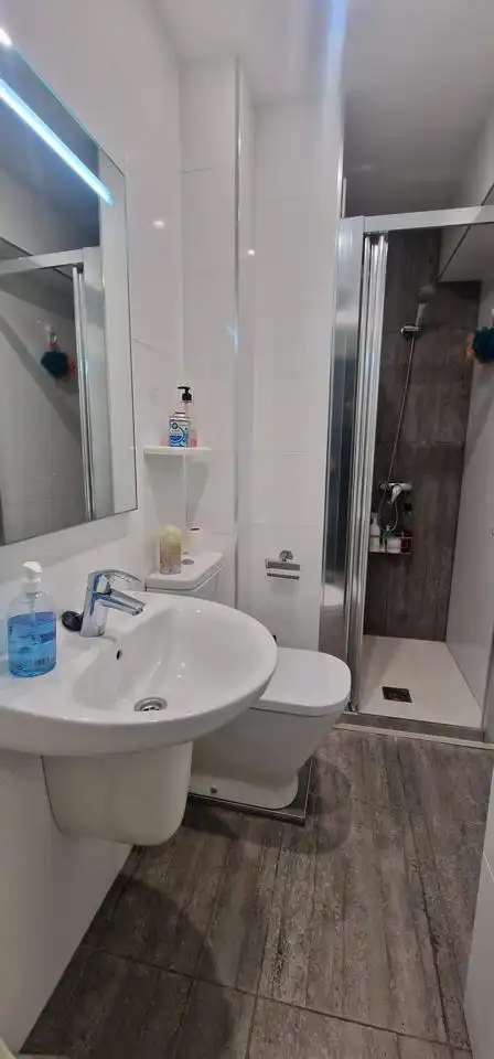 Bathroom of Flat for sale in Zaragoza  with Heating, Terrace and Furnished