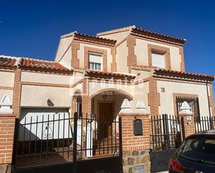 Vista exterior de Casa o xalet en venda en Layos amb Terrassa