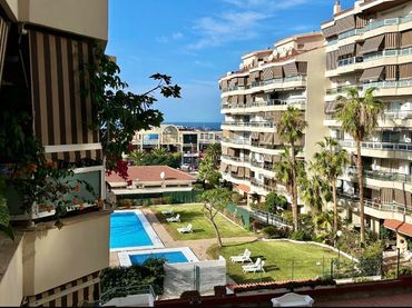 Piso con balcón en venta en Avenida Juan Carlos I 31
