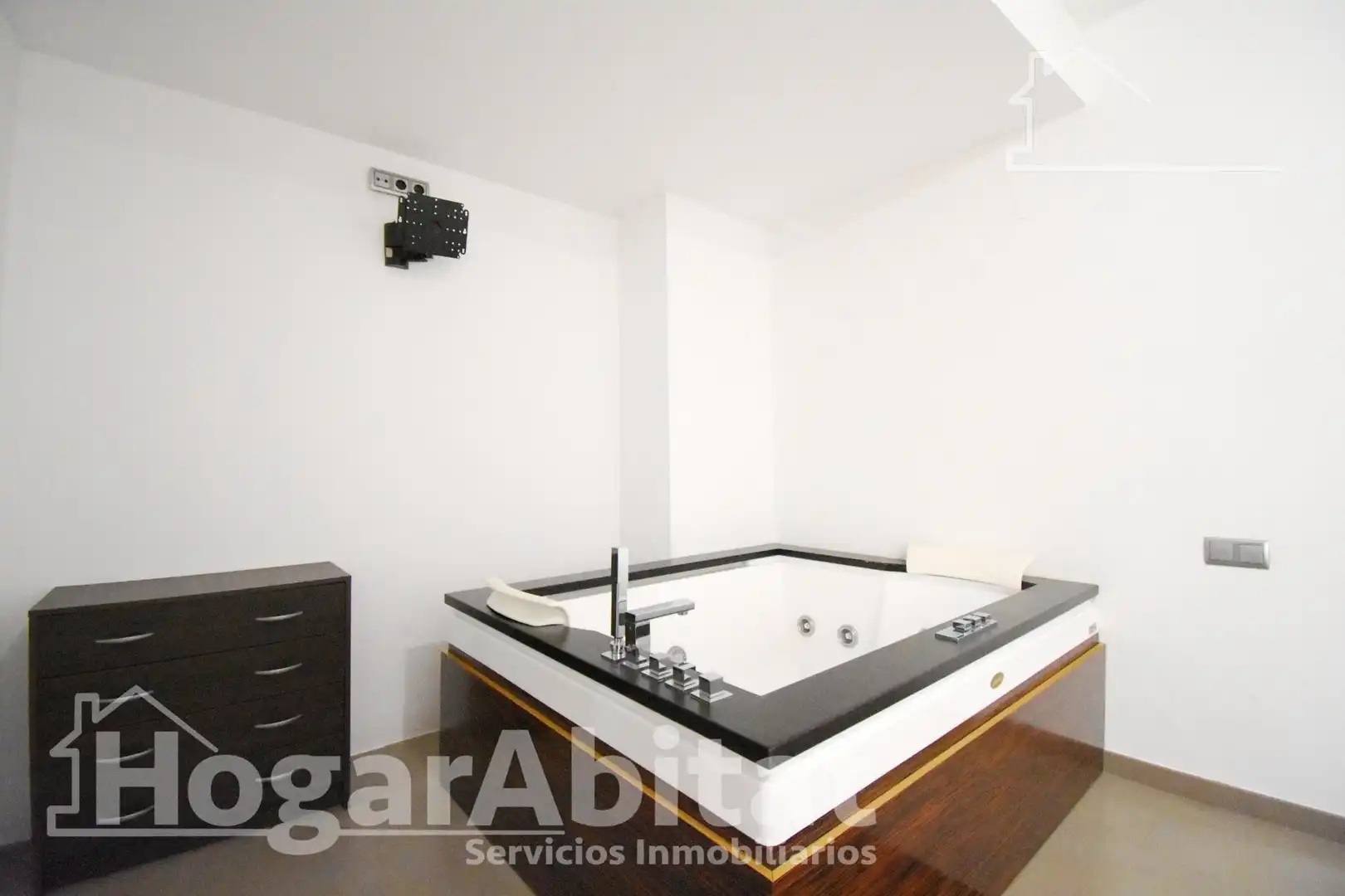 Bany de Pis en venda en L'Alqueria de la Comtessa amb Moblat i Jacuzzi