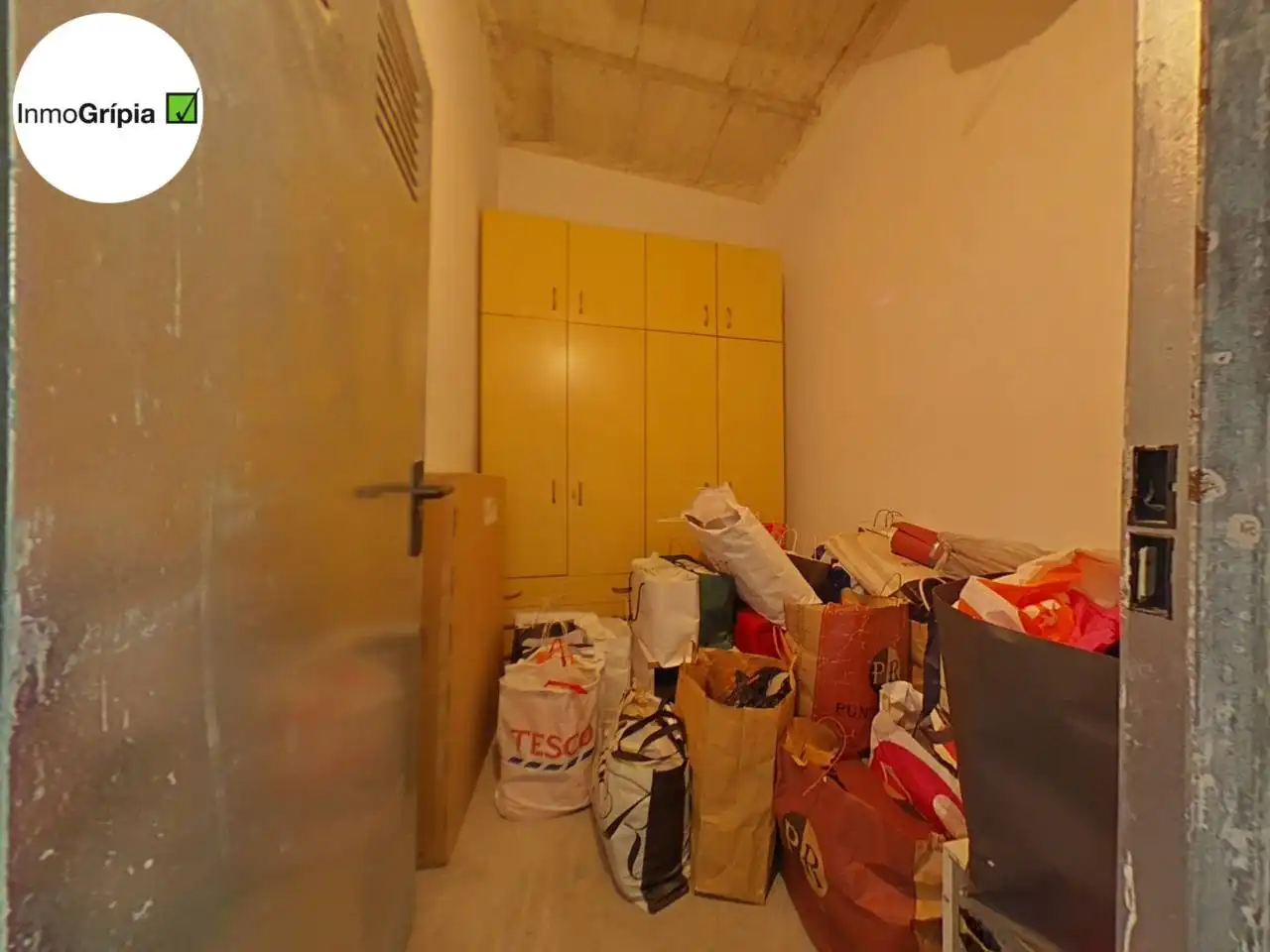 Wohnung zum Verkauf in Terrassa mit Klimaanlage, Heizung und Parkett