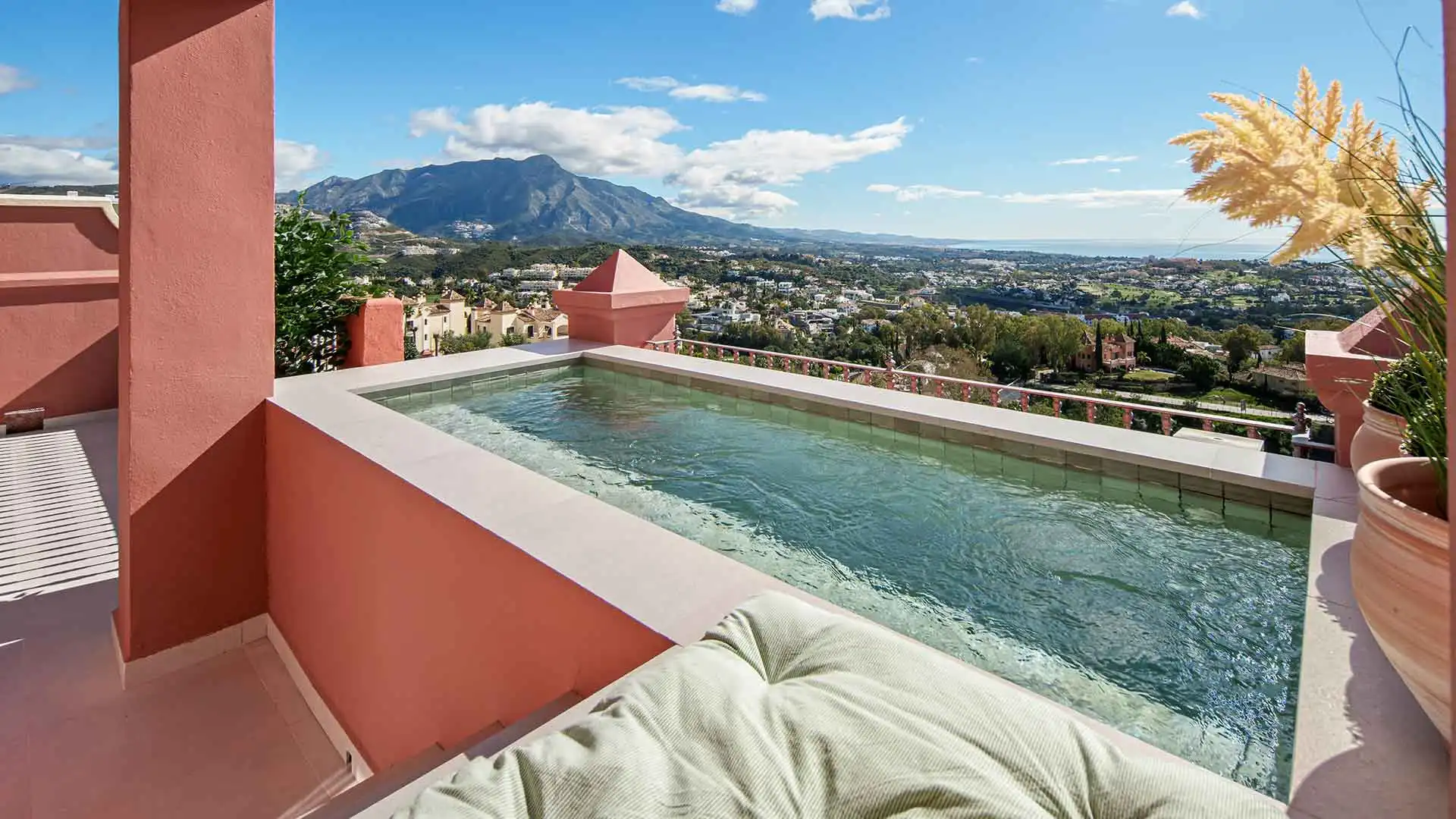 Àtic amb piscina en venda a CERRO ARTOLA 1