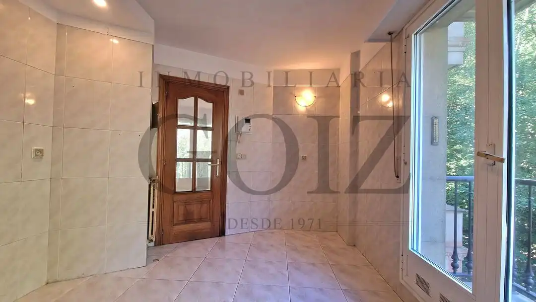 Habitación de Piso en venta en Donostia - San Sebastián  con Calefacción y Balcón
