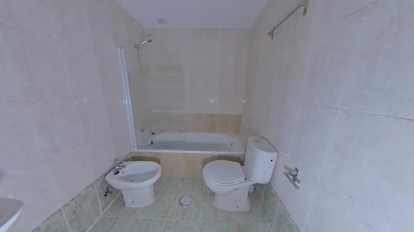 Bany de Pis en venda en Alicante / Alacant amb Piscina