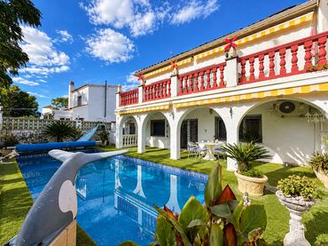 Haus mit Pool zum Verkauf in montgri