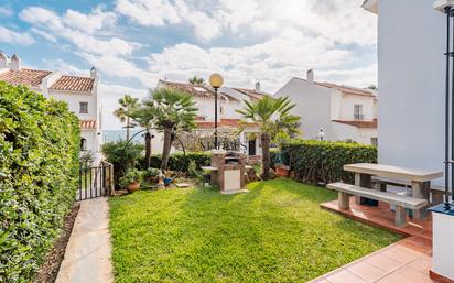 Jardí de Casa adosada en venda en Manilva amb Jardí privat, Terrassa i Moblat