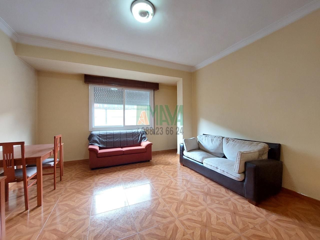 Sala de estar de Piso en venta en Ourense Capital  con Calefacción y Balcón