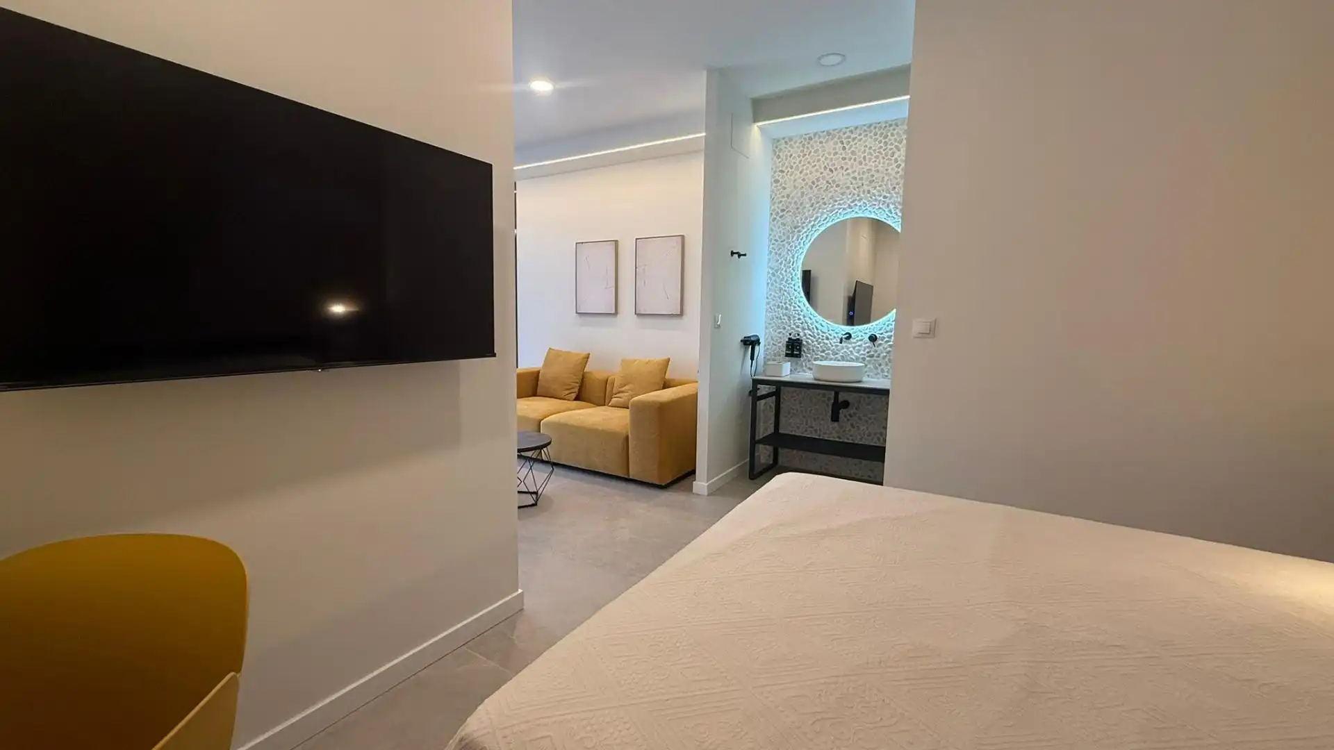 Habitación de Planta baja en venta en Bormujos con Aire acondicionado y Amueblado