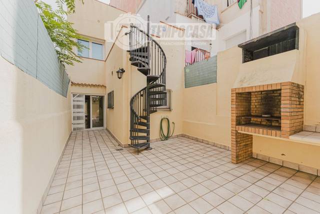 Casa adosada en Venta en El Camp de l'Arpa del Clot