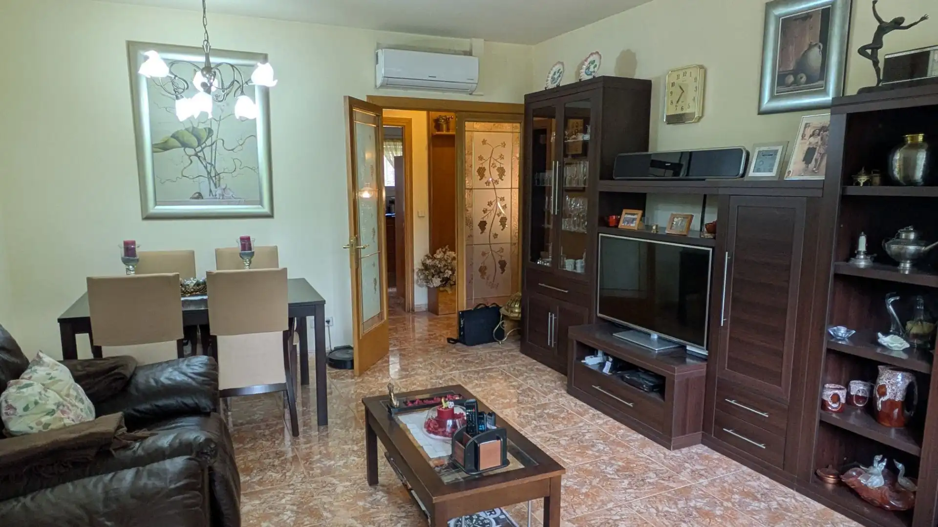 Sala de estar de Casa adosada en venta en Girona con Aire acondicionado, Calefacción y Jardín privado